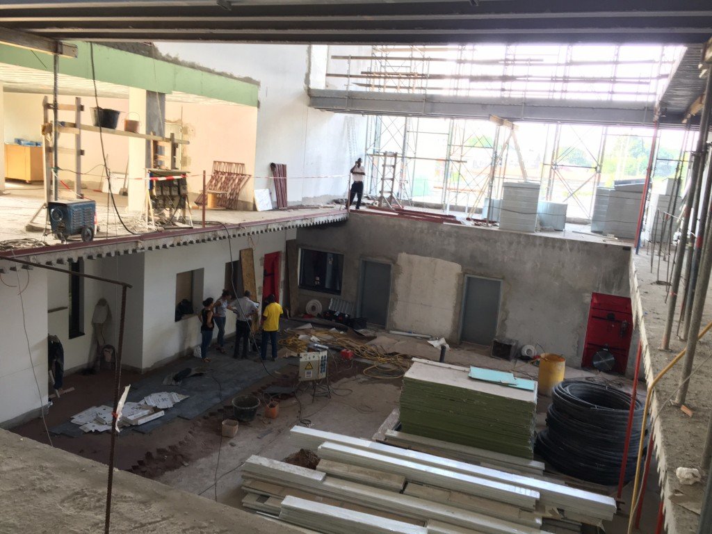 BlowerDoor luchtdichtheidstest voorbereiding in utiliteitsgebouw in aanbouw met focus op kwaliteitscontrole en energieprestatie door Blowertechnic