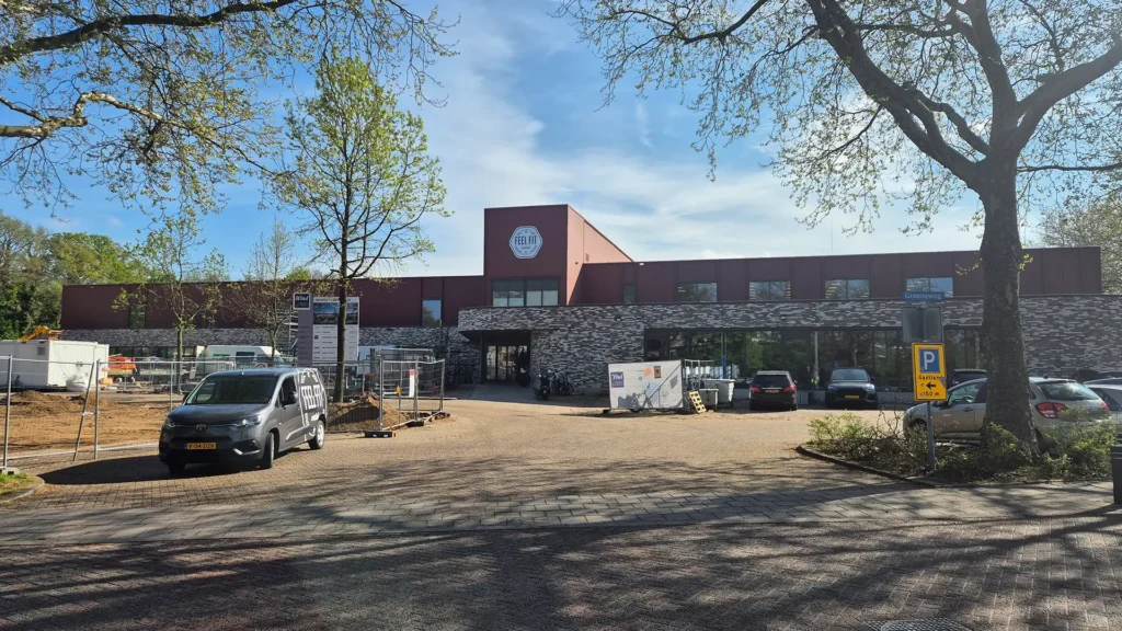 Luchtdichtheidstest en BlowerDoor meting bij sport- en fitnesscentrum voor controle van energieprestatie en bouwkwaliteit door Blowertechnic